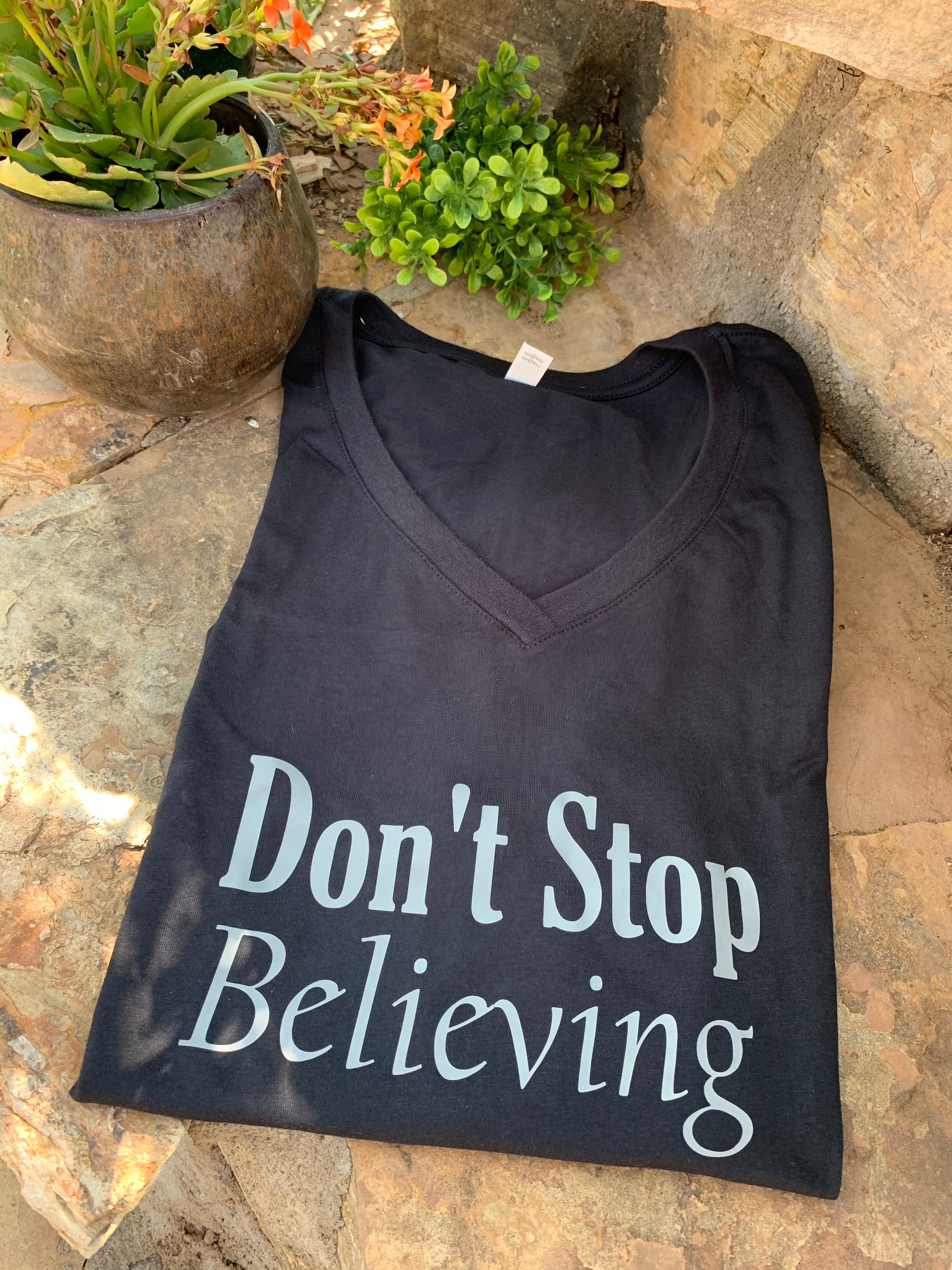 Graphic Tee Black ‘Don’t Stop Believing’