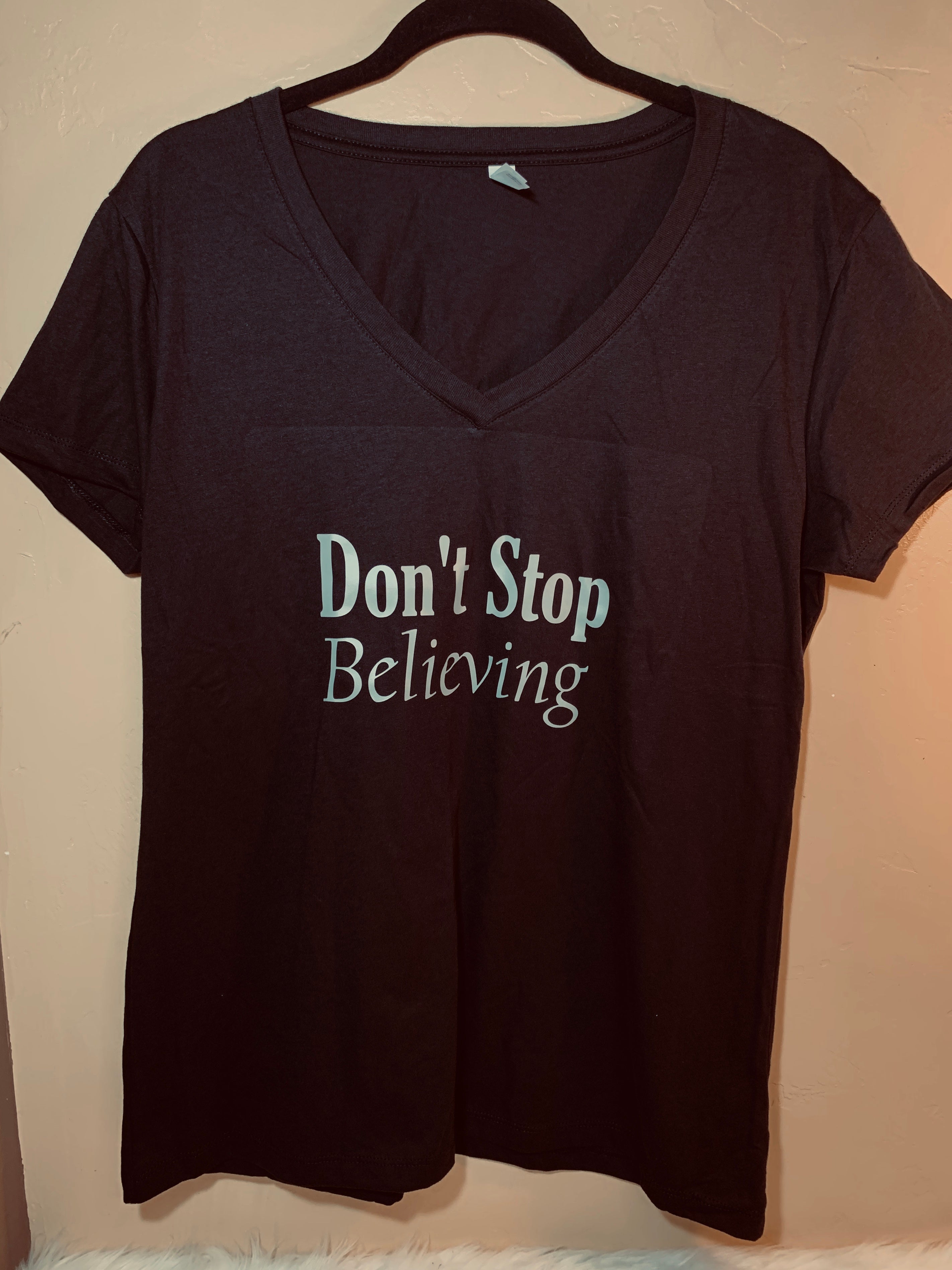 Graphic Tee Black ‘Don’t Stop Believing’