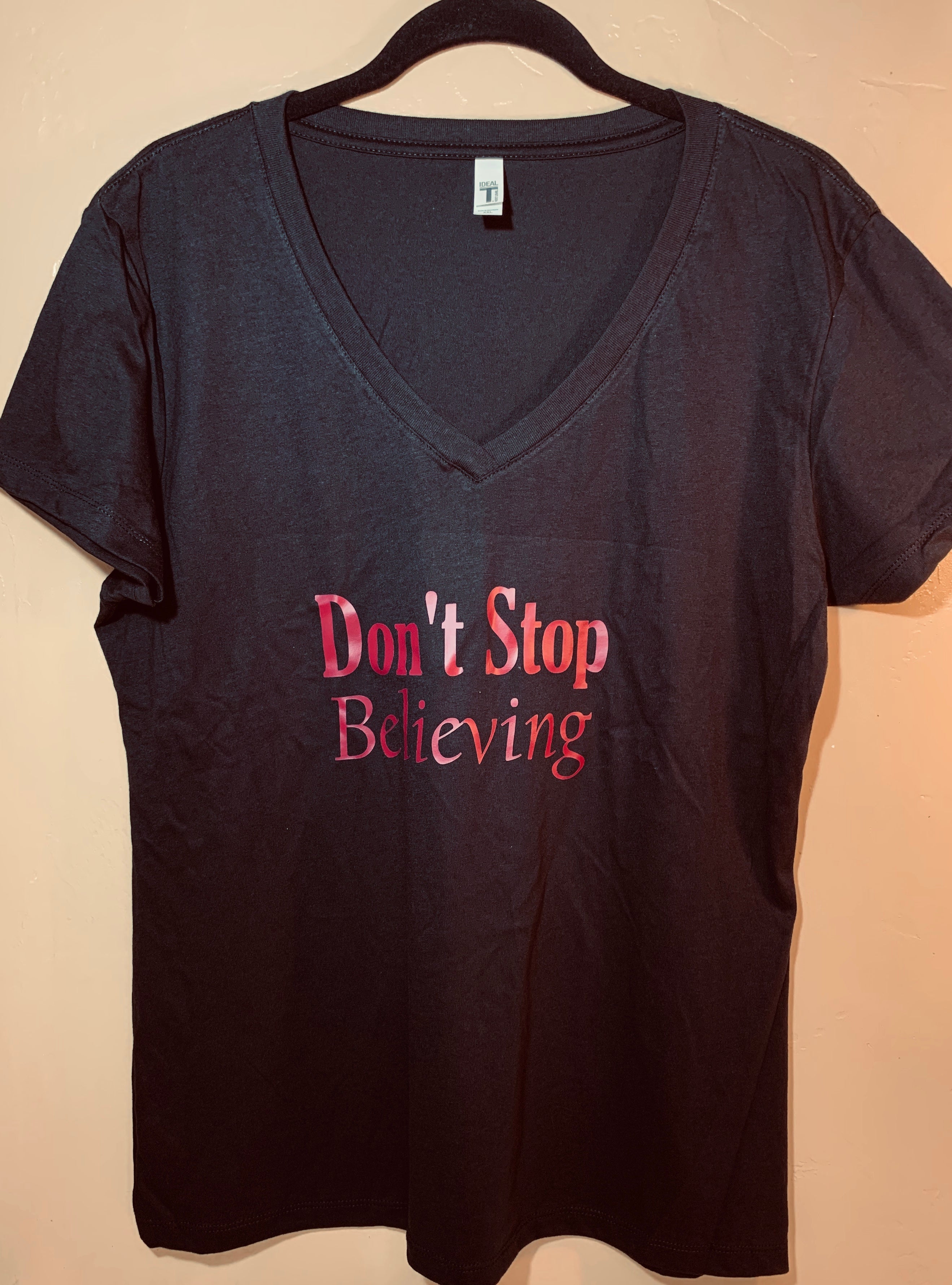 Graphic Tee Black ‘Don’t Stop Believing ‘
